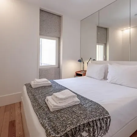 Modern Flat With Balcony On Rua Flores - 3rd