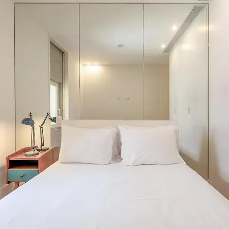 아파트 Modern Flat With Balcony On Rua Flores - 3rd 포르투