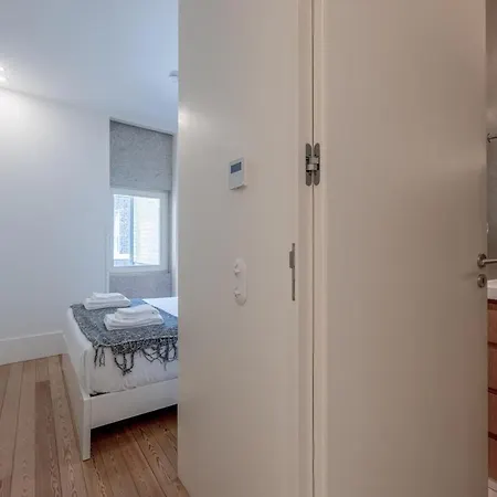 Modern Flat With Balcony On Rua Flores - 3rd * 포르투